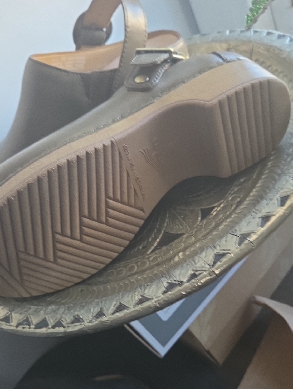 Dansko Olive Green Leather Clogs with Swivel Strap/ Ivy - Picture 6 of 7